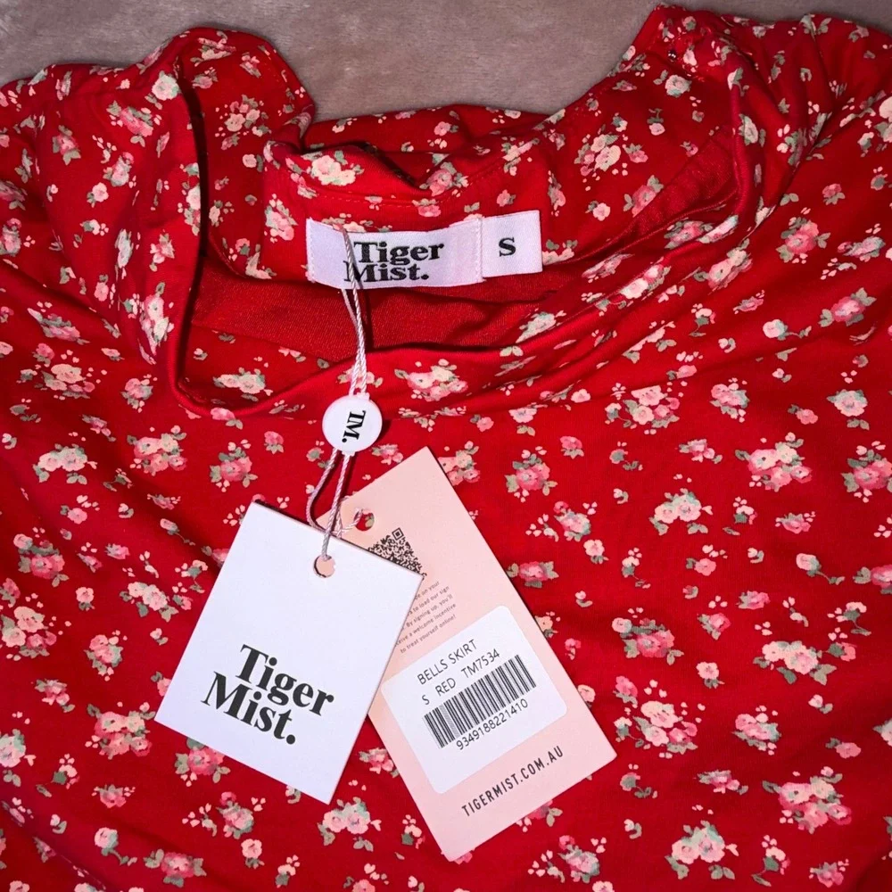 Tiger Mist Red Floral Antares Top and Bells Skirt Two Piece Set Small NWT